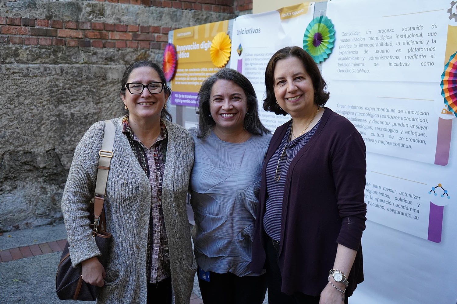Decana y profesoras lanzamiento PDF 2026-2030